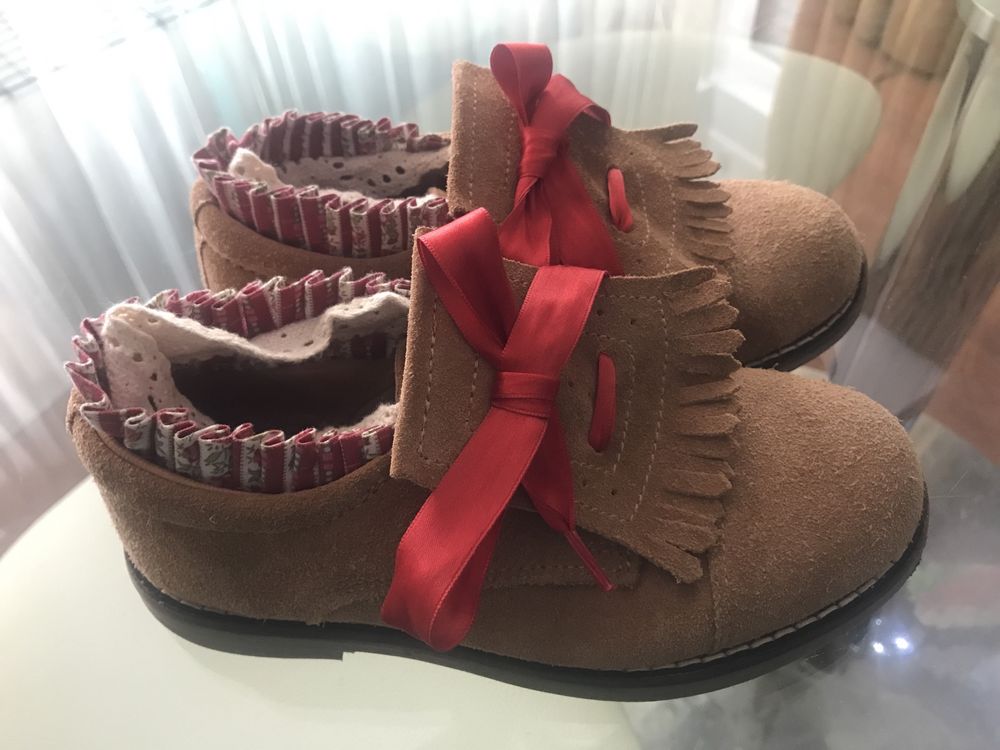 Sapatos menina T30/31 (10€ cada)