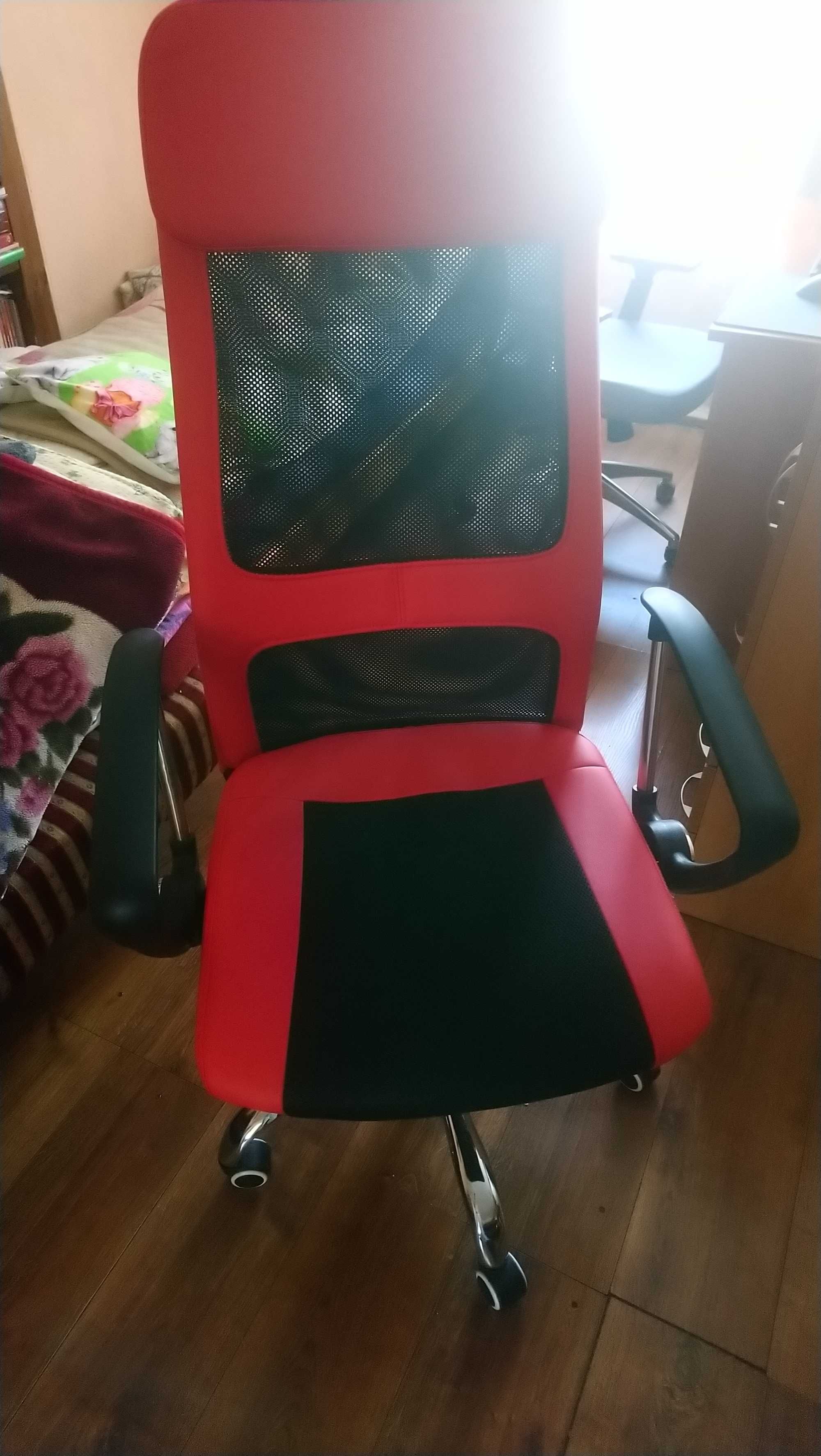 Fotel biurowy (czerwony)