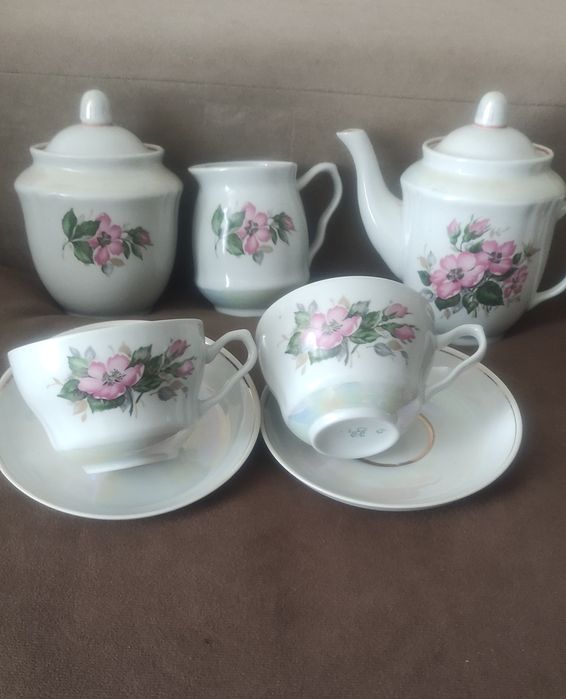 Чайная пара в полном комплекте! заварной чайник, молочник, сахарница.