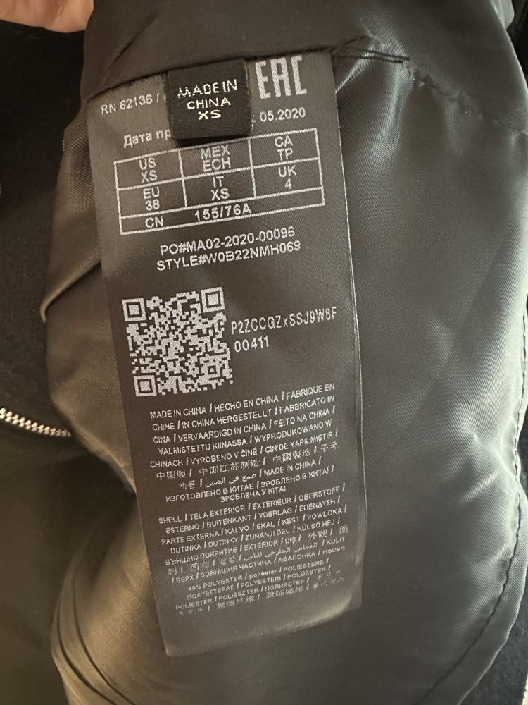 Płaszcz czarny Guess xs