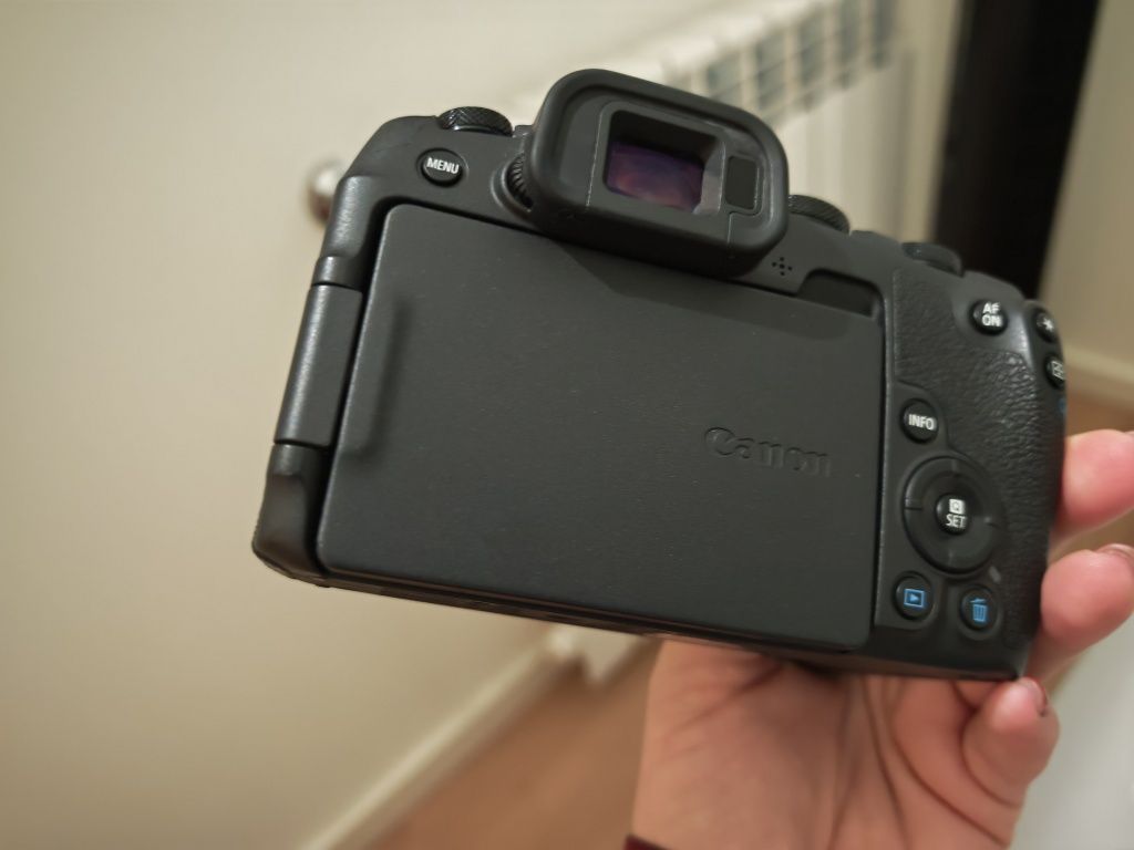 Vendo câmara profissional Canon EOS RP