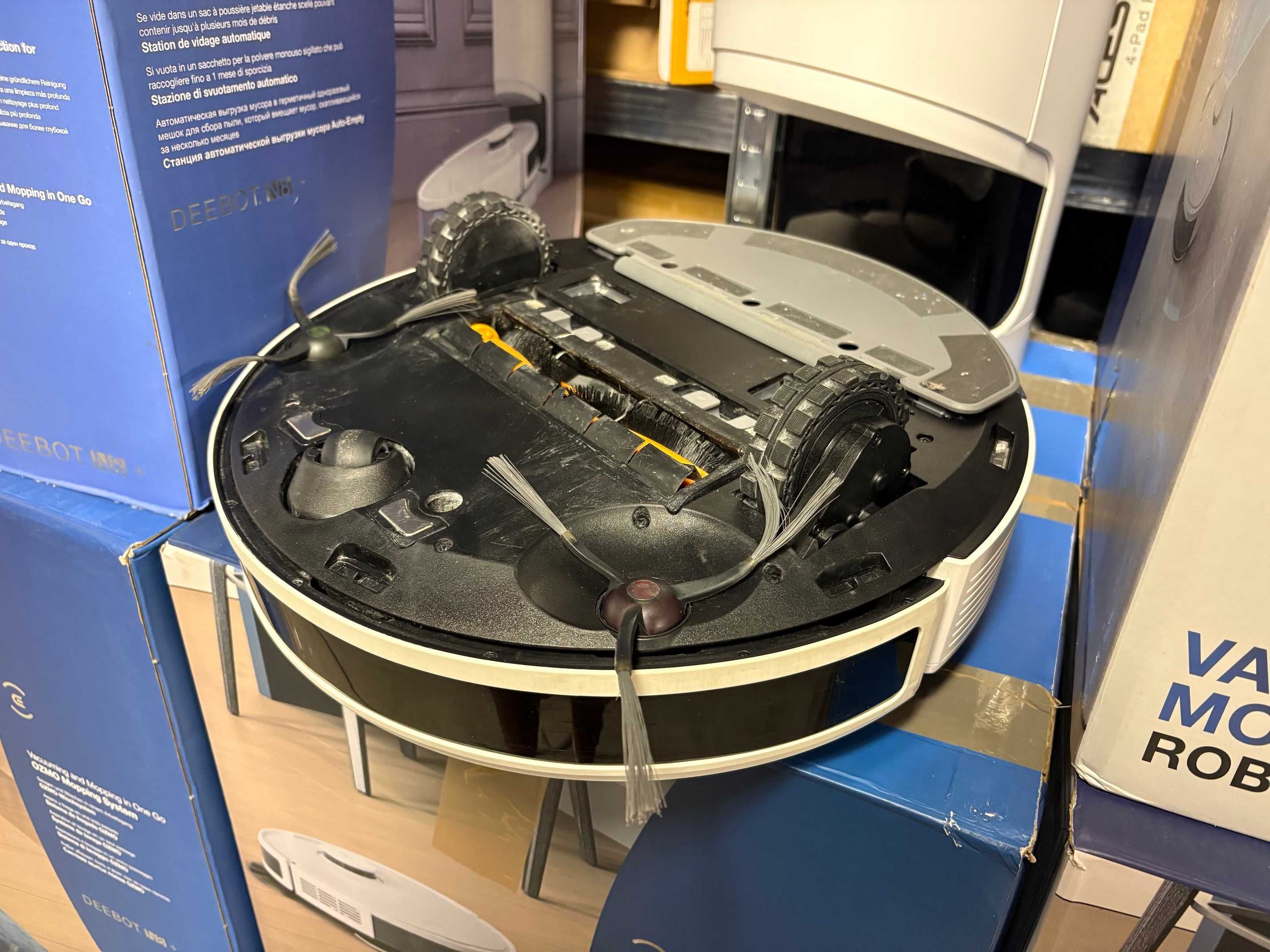 Robot sprzątający Ecovacs DEEBOT OZMO N8+ biały stacja