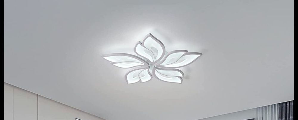 Сучасний світильник з 5 листками  LED