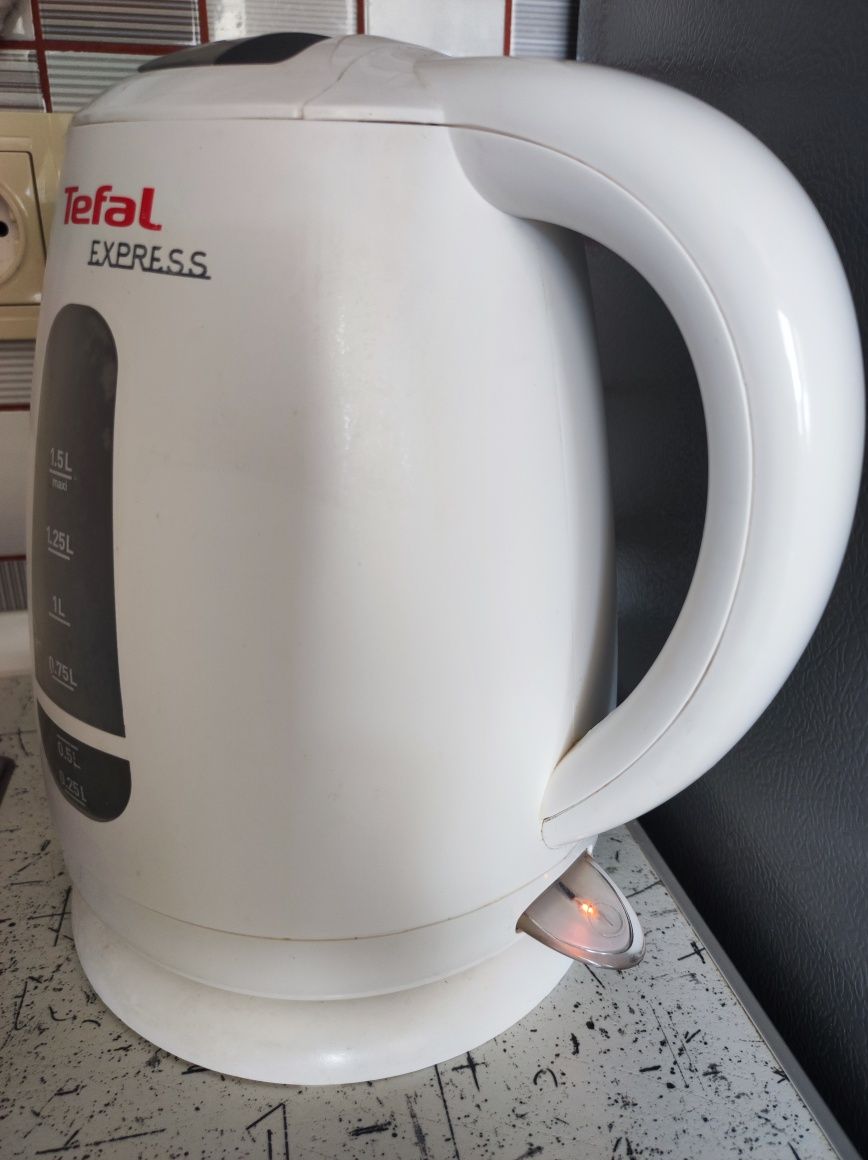 Електричний чайник Tefal