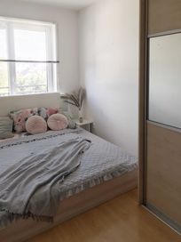Mieszkanie - klimatyzacja, balkon, osobna sypialnia