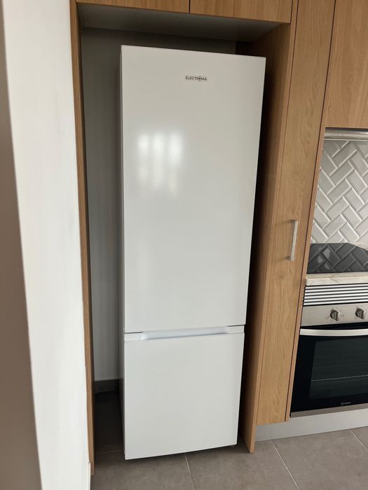 Frigorífico Combinado ELECTRONIA ERIK II – como novo