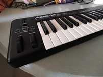 Teclado MIDI Alesis Q49