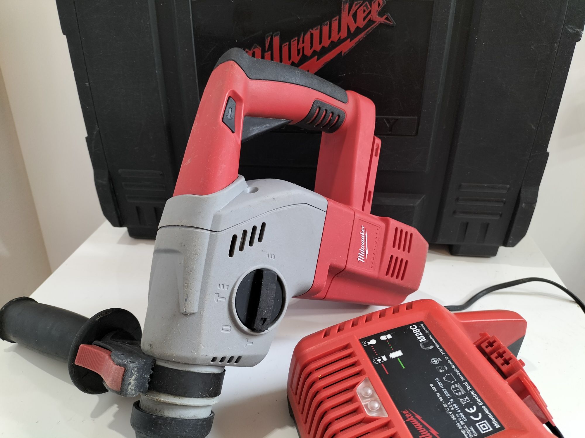 Milwaukee HD 28 H młot młotowiertarka udarowa SDS-plus Aku 28v