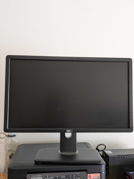 Monitor de pé regulável