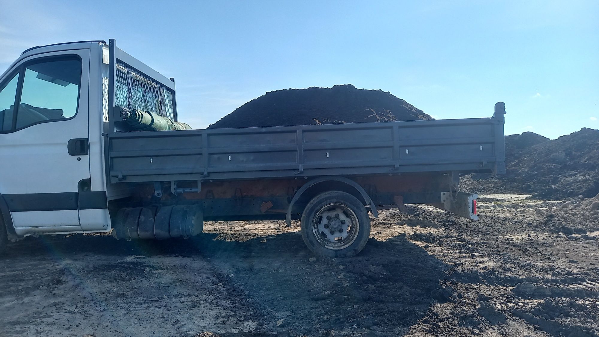 Transport bus mała wywrotka ziemia ogrodowa pod trawę piach żwir
