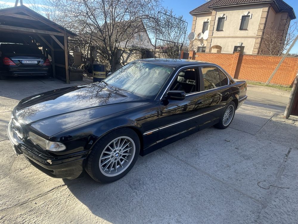 Продам BMW E38 2000г