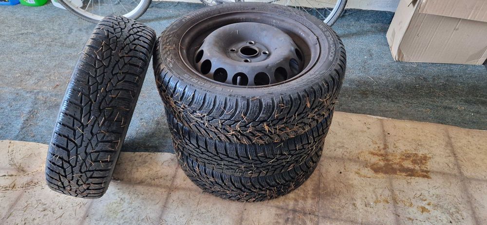 Koła + opony zimowe Aygo 165/60 R15 NOKIAN