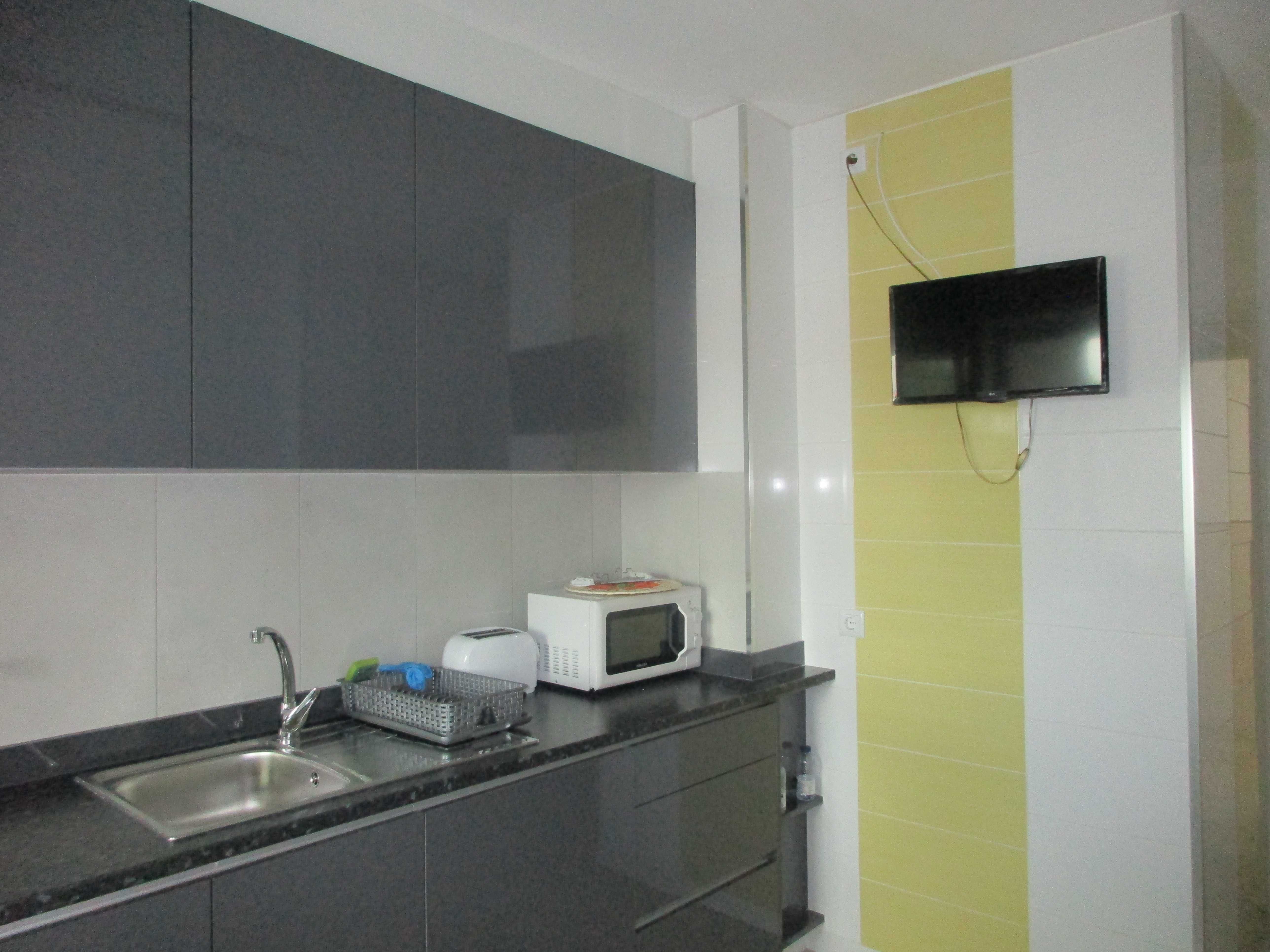 Quarto individual bem localizado para aluna universitária-só Raparigas