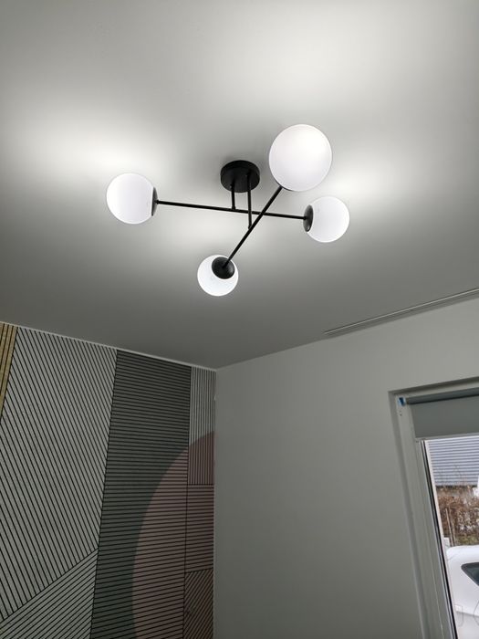 Lampa Sufitowa Żyrandol Czarna 4 Białe Kule Kule