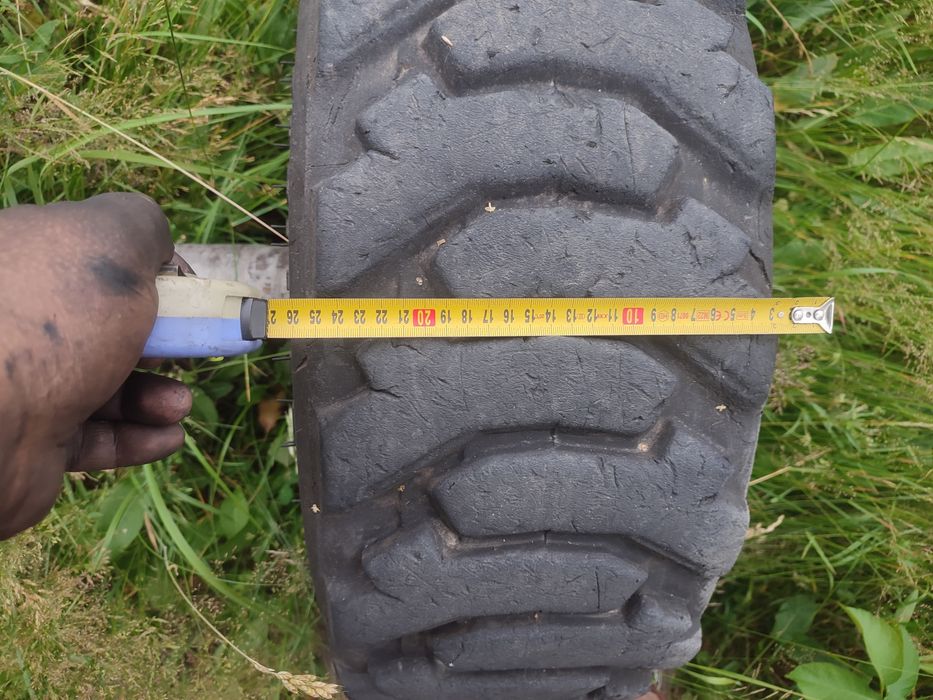 Skyjack oś z kołami wytrzymuje spokojnie 6 ton (przyczepa wywrotka wóz