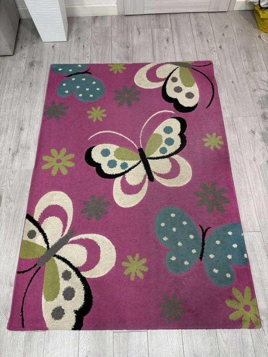 Dywan 120x170cm różowy w motyle