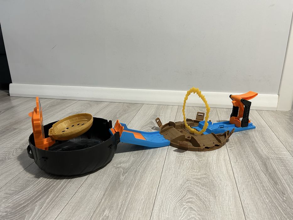 Hot Wheels Monster Truck Opona - Kaskaderska arena