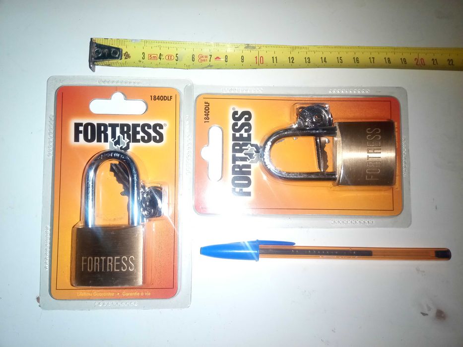 Par de cadeados a estrear