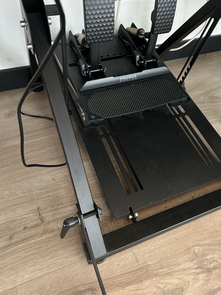 Stojak do kierownicy simracing APEX GT OMEGA WHEEL STAND