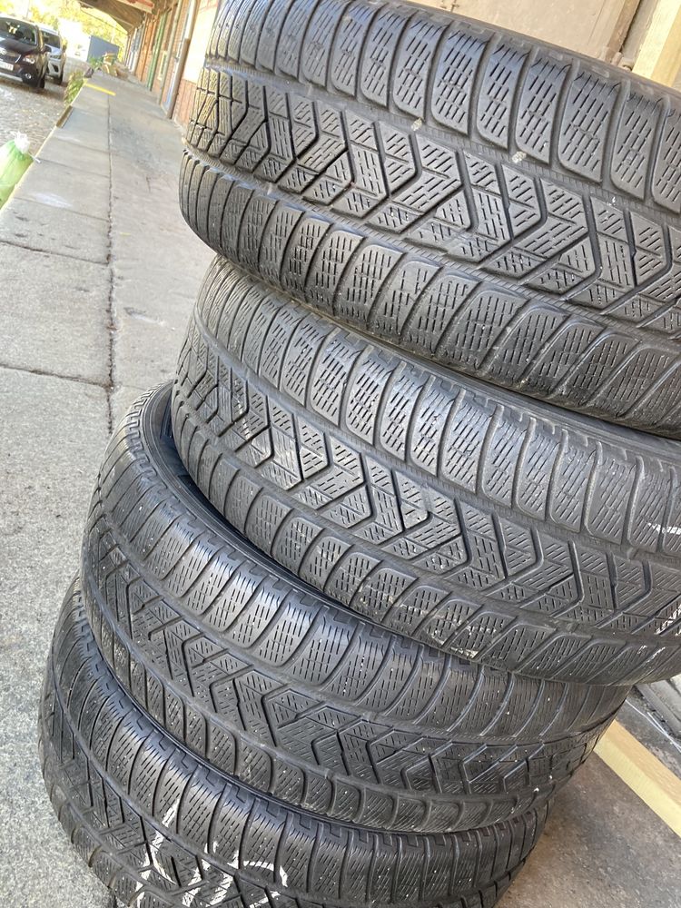 Opony zimowe Pirelli 235x60x18 , 4 sztuki