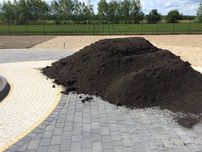 Wysokiej jakości ziemia ogrodowa przesiana z dostawą czarnoziem