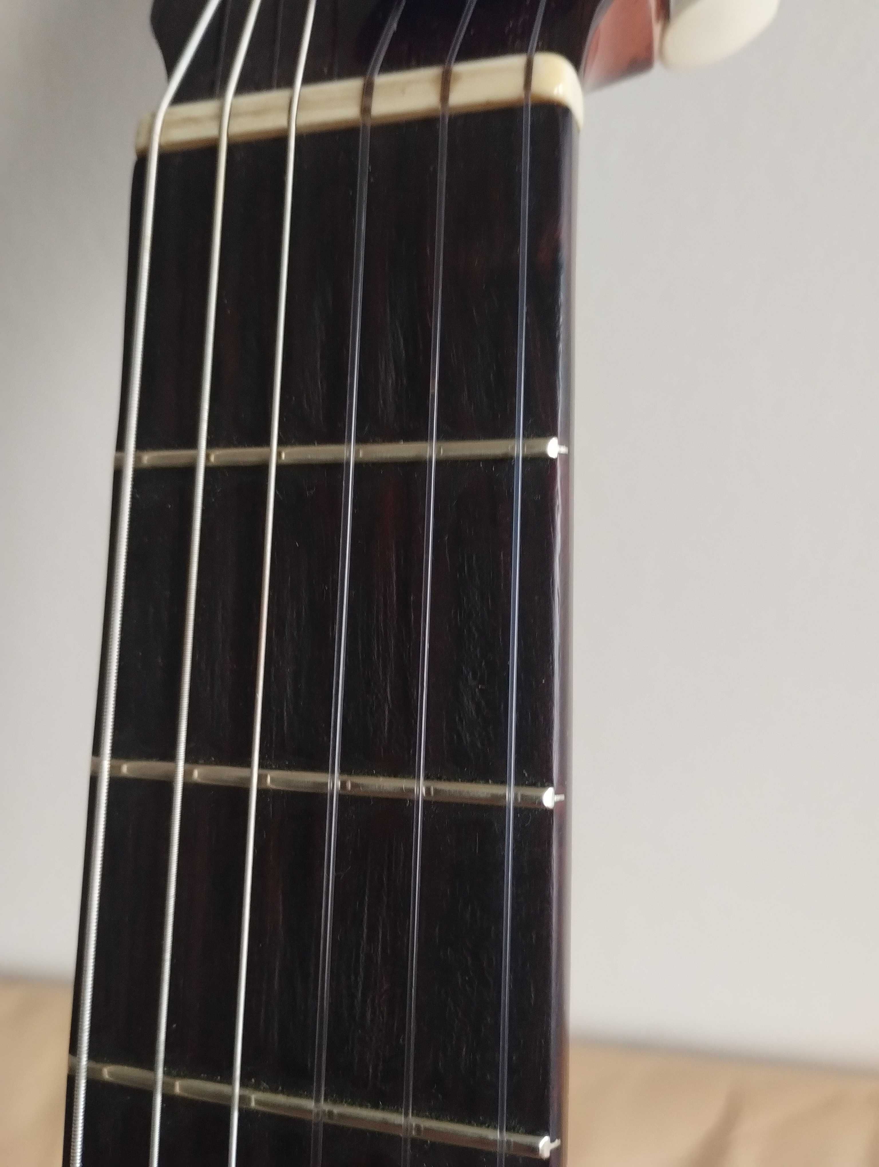 Gitara klasyczna Aria.
