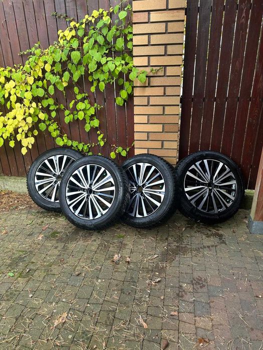 Toyota Aygo X koła zimowe 175/65 R17 87H oryginalne felgi + opony