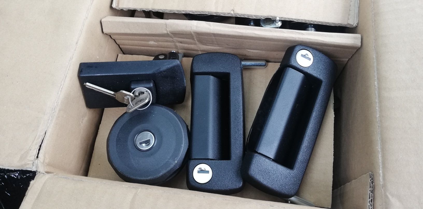 Fiat 126p zestaw klamek korek wlewu zamek maski komplet nowy