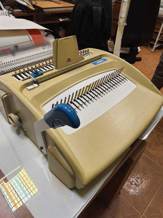 Біндер Lamirel на пластикову пружину + пружини. Франція