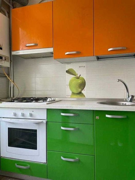 Продам 2 комнатную квартиру в р-не метро Холодная гора.