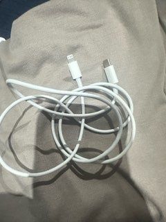 IPhone 8 z kablem usb