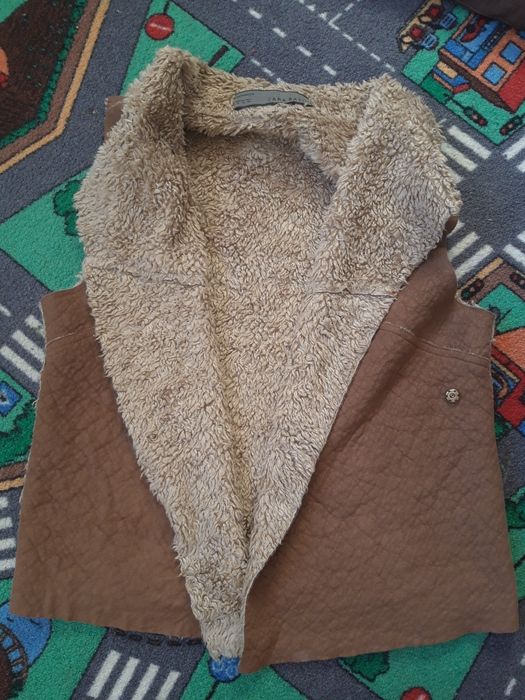 Kamizelka z futerkiem w środku ZARA