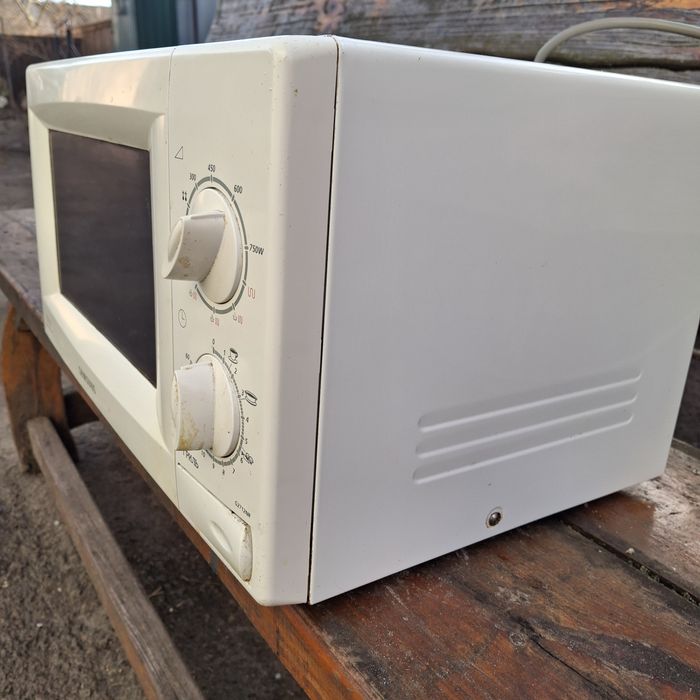 Продам мікрохвильову піч