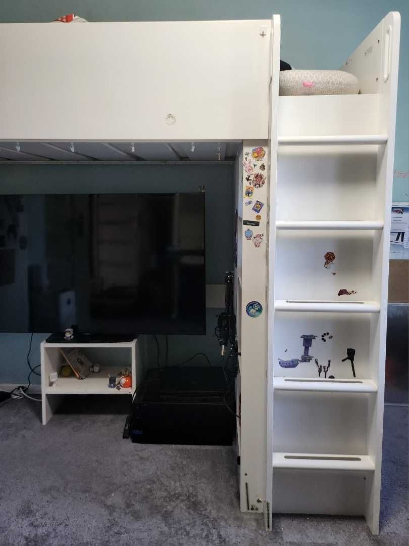 Łóżko IKEA na antresoli (Smastad)