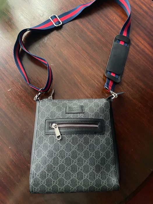 Bolsa semi nova homem