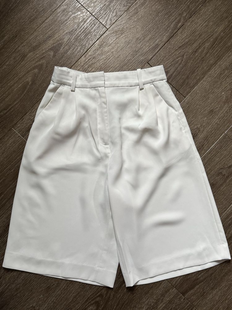 Шорти.       H&M