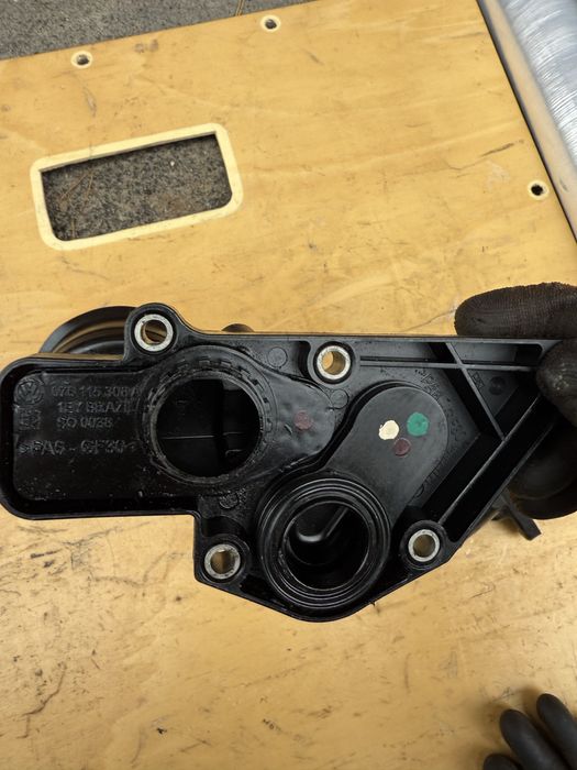 VW Crafter Крафтер 2.5 маслозаливна горловина Фольксваген 076115308a