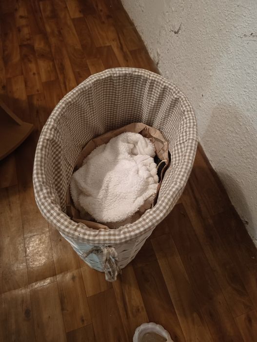 Kosz wiklinowy. Jysk.