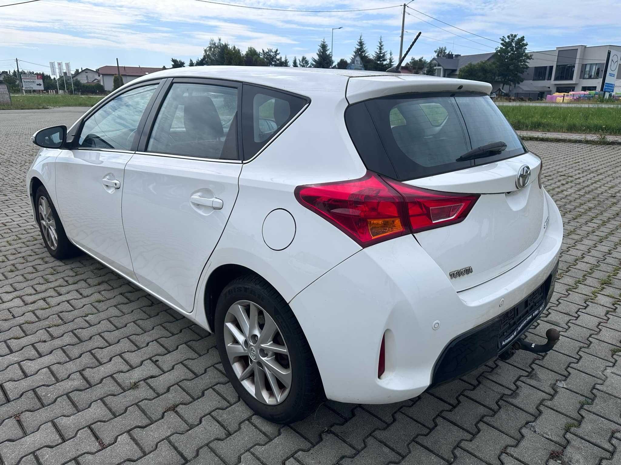 Toyota Auris Rok Produkcji 2014 Bogate Wyposażenie