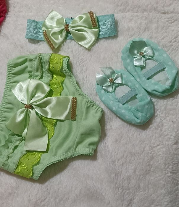 Vendo Tapa fralda + lacinho + sapatinho