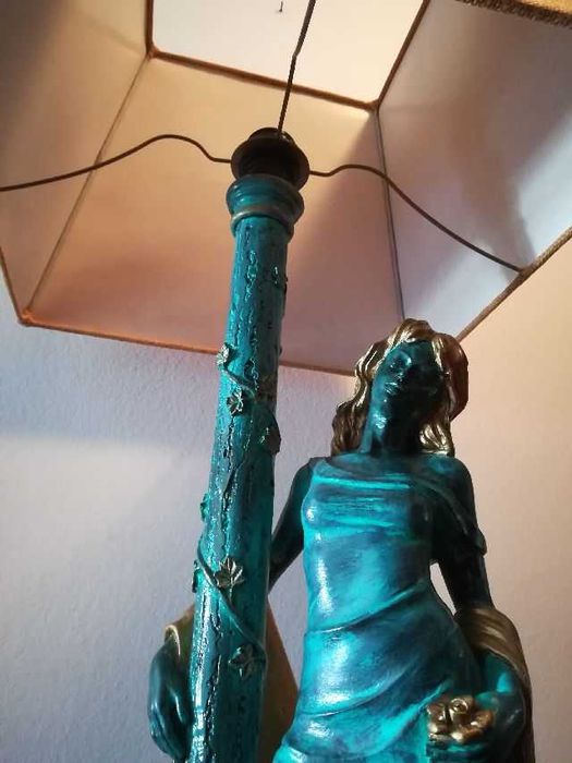 Candeeiro com imagem de senhora