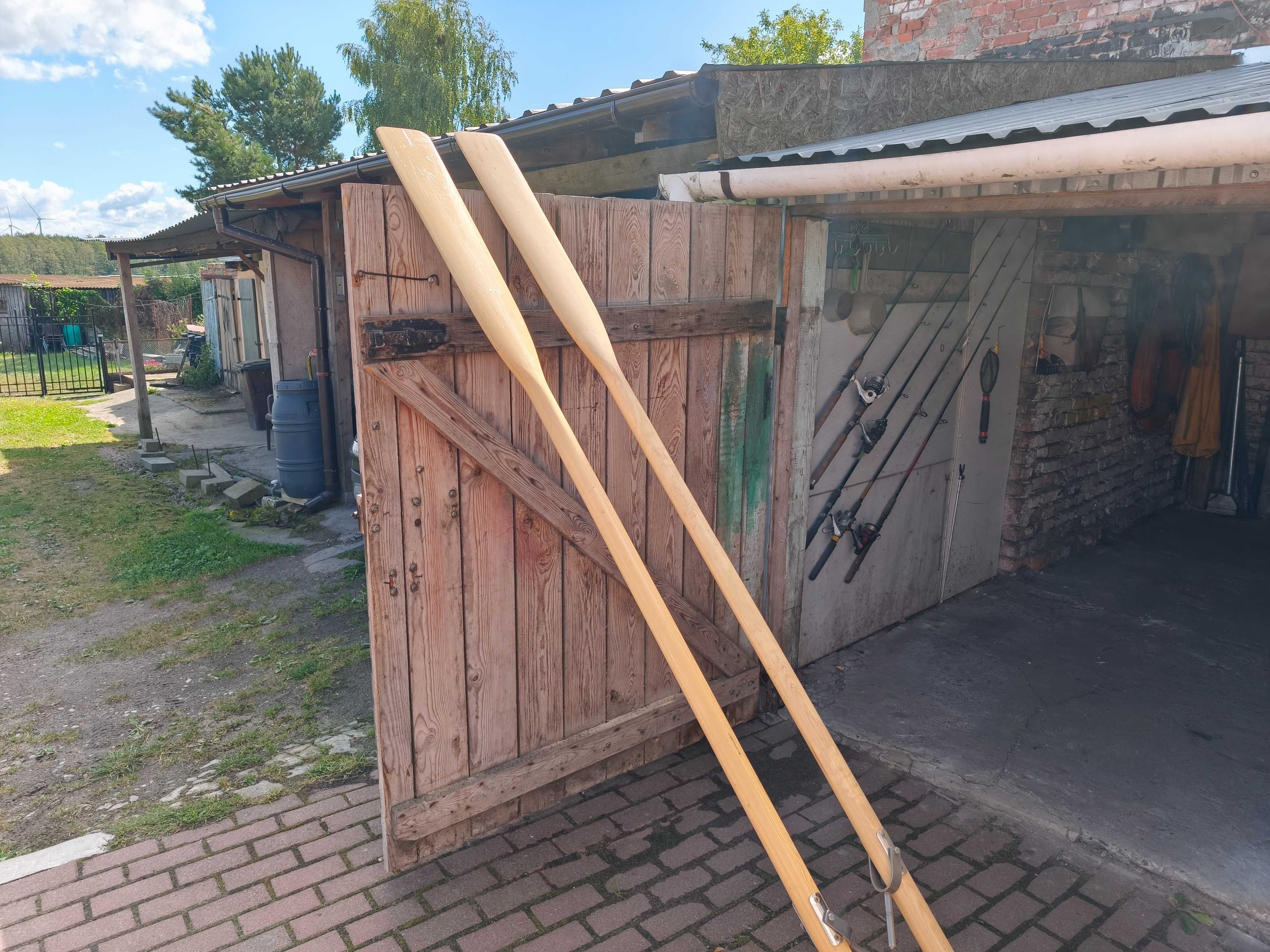 Łódka z wiosłami
