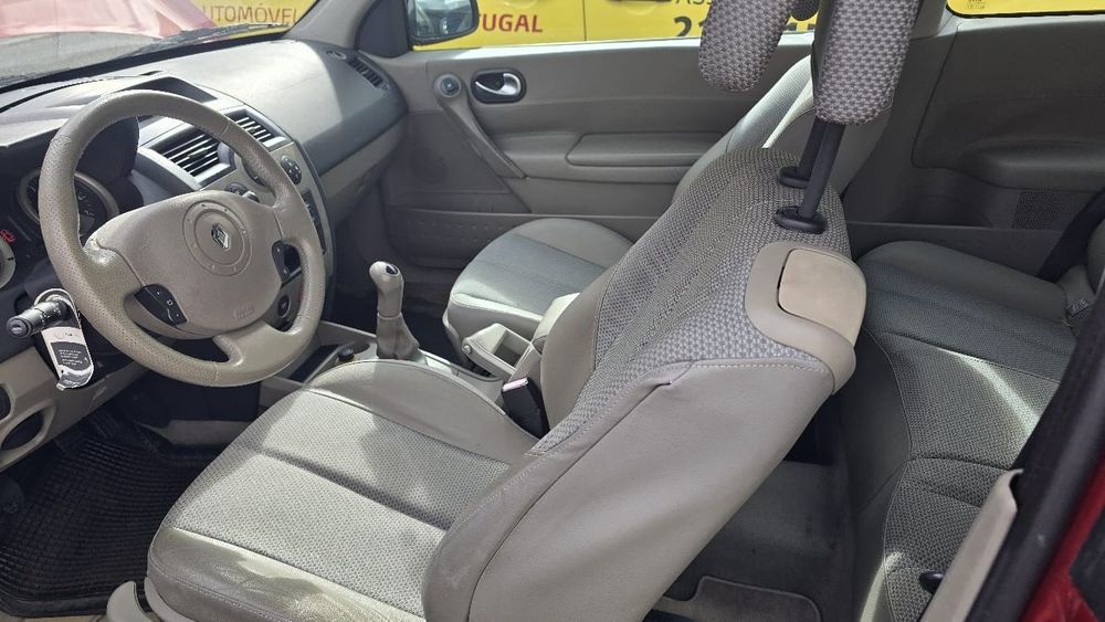 Vendo Renault Mégane de 2004 com muito pouco uso