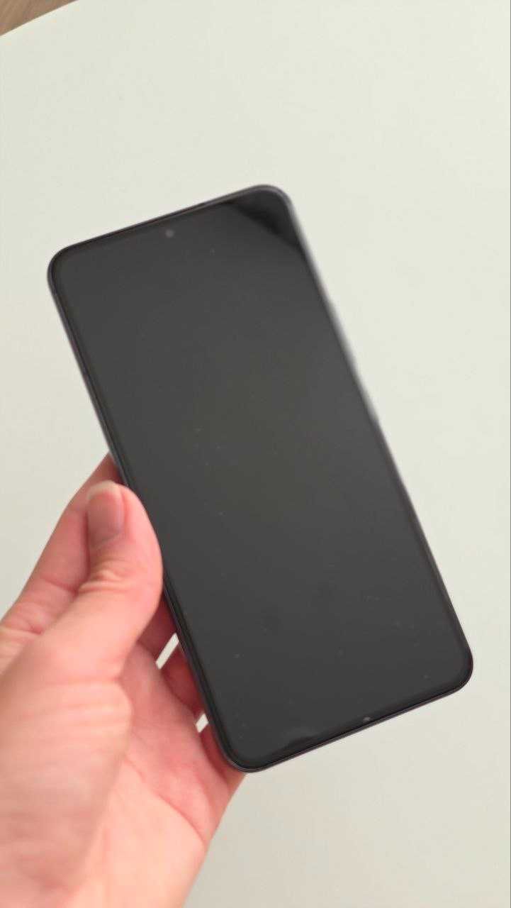 Смартфон Samsung S22 8/128