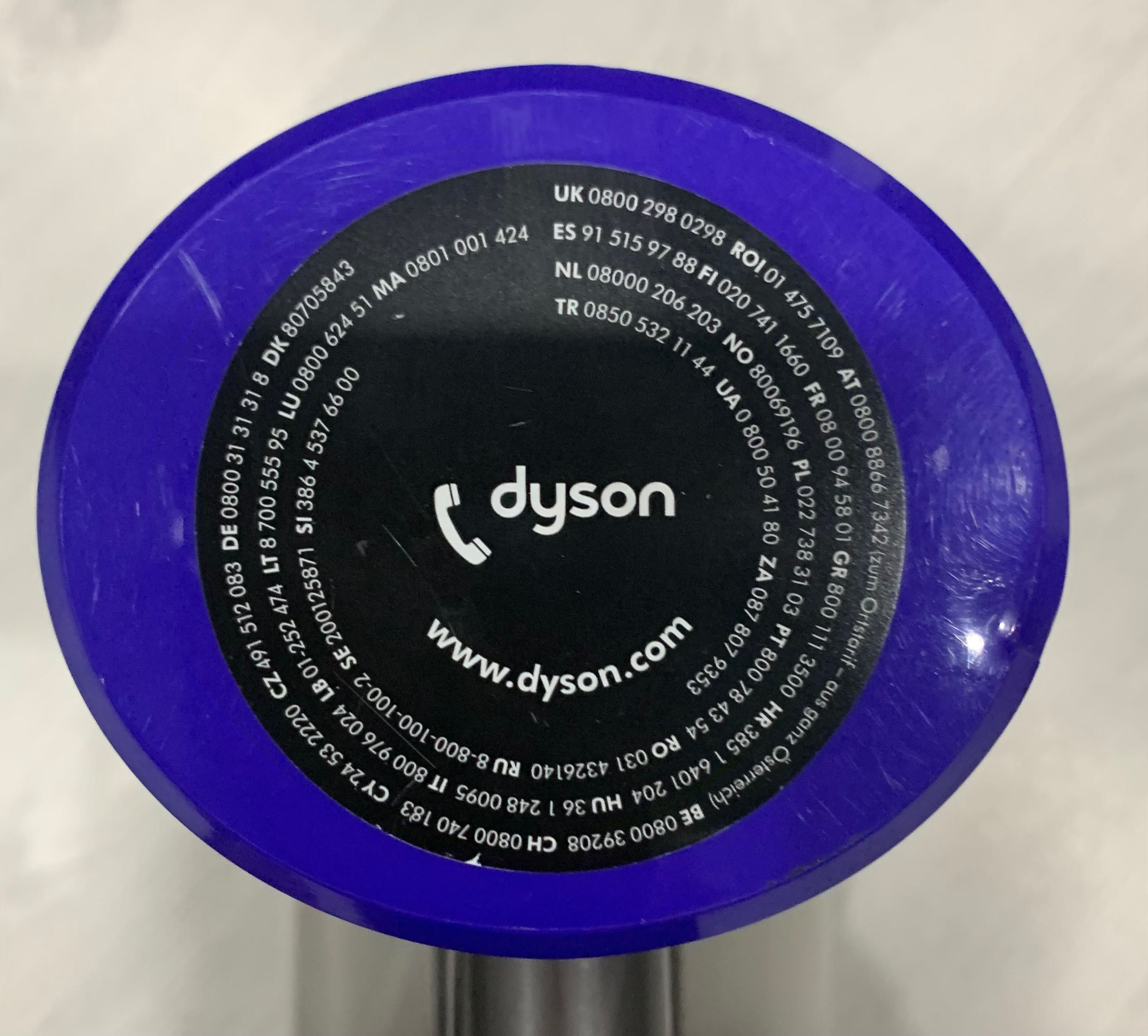 Пилосос акумуляторний Dyson v8