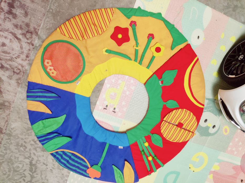 Розвиваючий килимок для малят