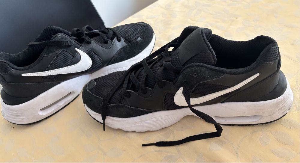 Tênis Nike novo