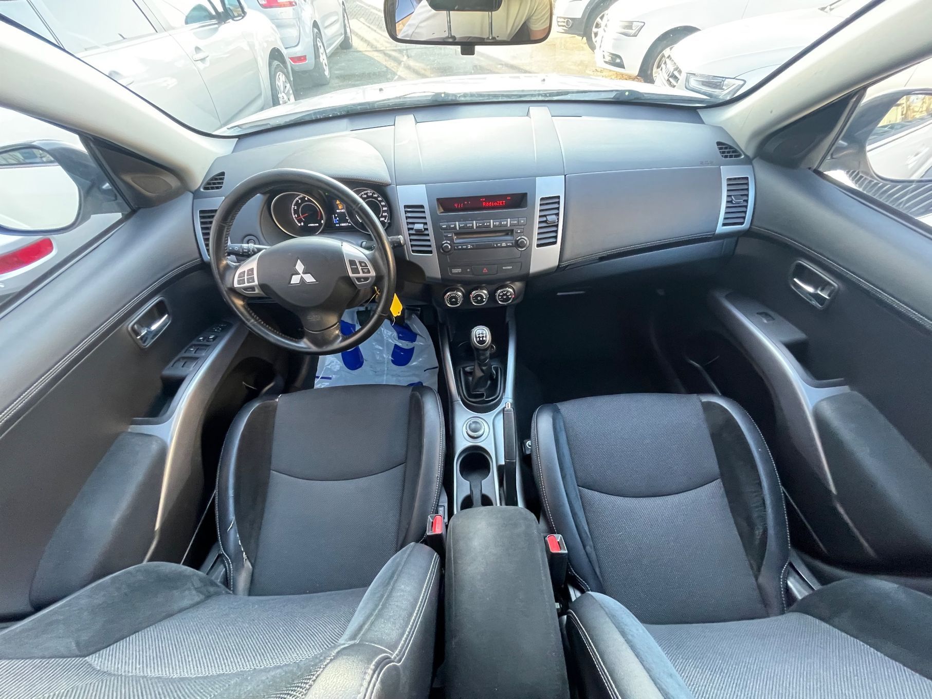 Mitsubishi Outlander 2.4 benzyna manual 4x4 biała perła alcantara