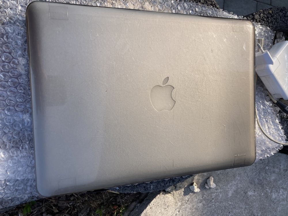 MacBook Pro 13,3”.  i5