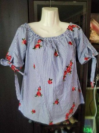 Нарядна жіноча блуза з вишитими квітами 46 р